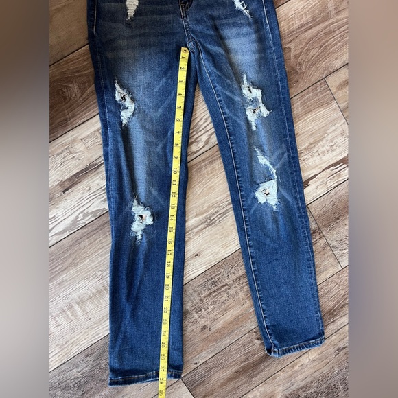 KanCan Jeans
Size 5/26 - Picture 8 of 8